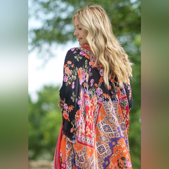 Stunning Floral Italian Print Kimono w Side Slits on Lightweight Jacquard Fabric - Picture 9 of 10